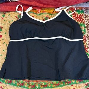 Lands' End Black and White Trim Top. Size 20W (like new)